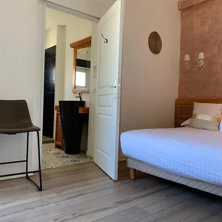 Alexandra - Boutique מלון 3*