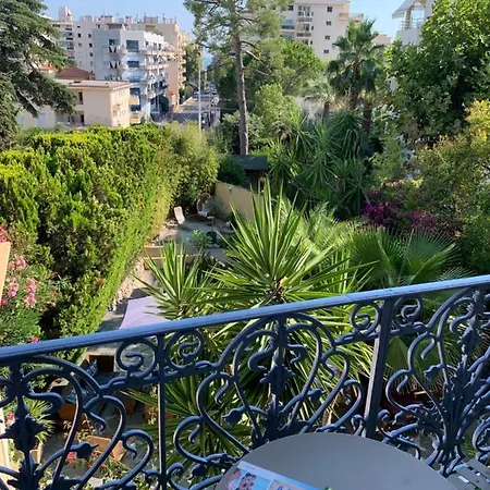 מלון Alexandra - Boutique ז'ואן-לה-פינס